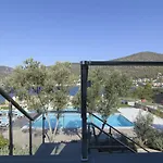 Lavender Cove 4*