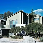 Lavender Cove Appart hôtel 4*