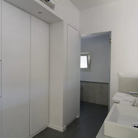 Lavender Cove Aparthotel