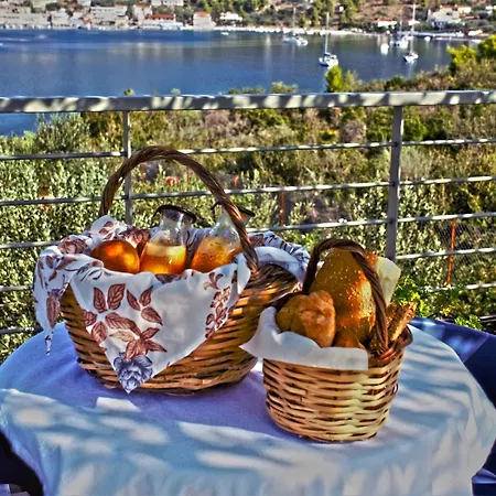 Апарт-отель Lavender Cove 4*