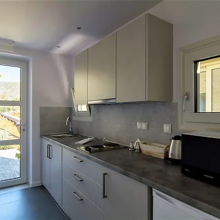 Lavender Cove Aparthotel Korfos