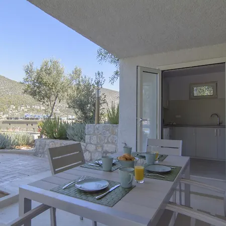 Lavender Cove Aparthotel