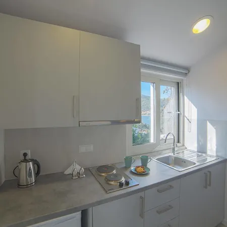 Lavender Cove 3*