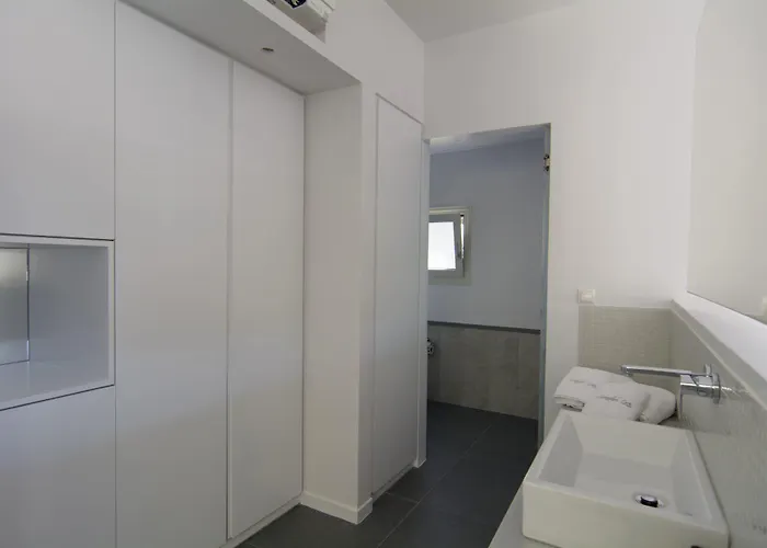 Lavender Cove Aparthotel