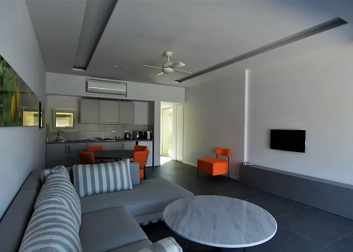 Aparthotel Lavender Cove 4*