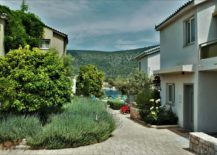 Aparthotel Lavender Cove 4*