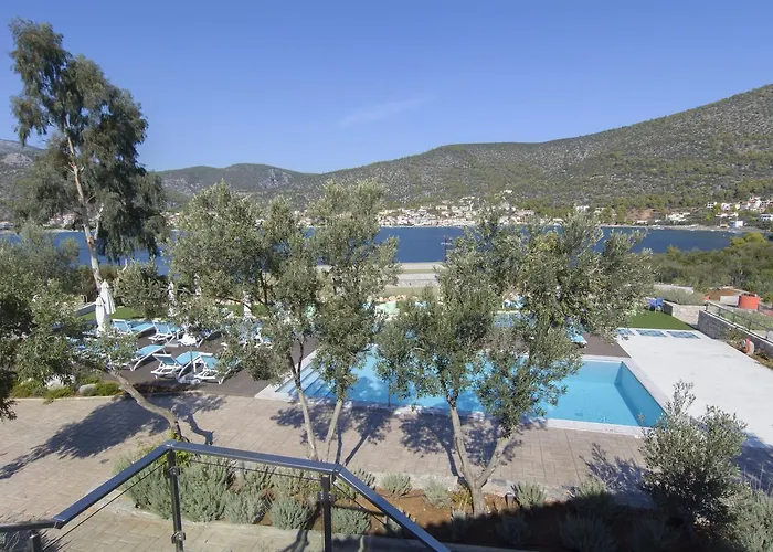 Aparthotel Lavender Cove 4*